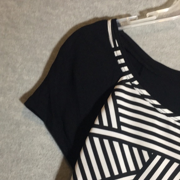 A.N.A. “A New Approach” Geometric Print & Contrasting Solid Cap Sleeve HiLo Hem - Picture 6 of 16